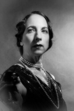 Model: Barbara Reinwein, Visa: Birgit Kucher HollywoodPortrait SW